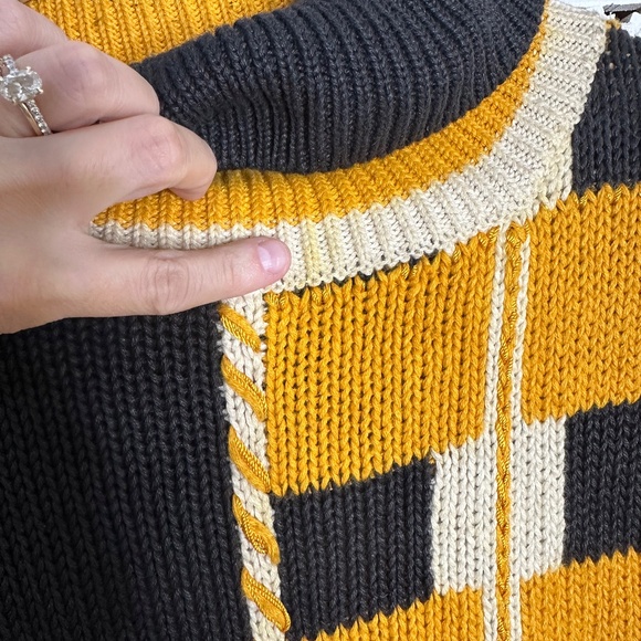 Vintage Black & Yellow Chunky Grannycore Turtleneck Geometric Artsy Sweater - Picture 4 of 7